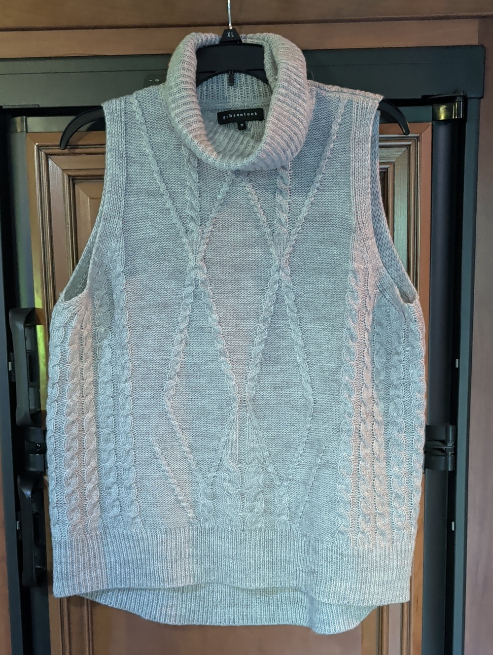 Gibson Look Wool Blend Light Gray Sleeveless Cable-Knit Turtleneck Sweater